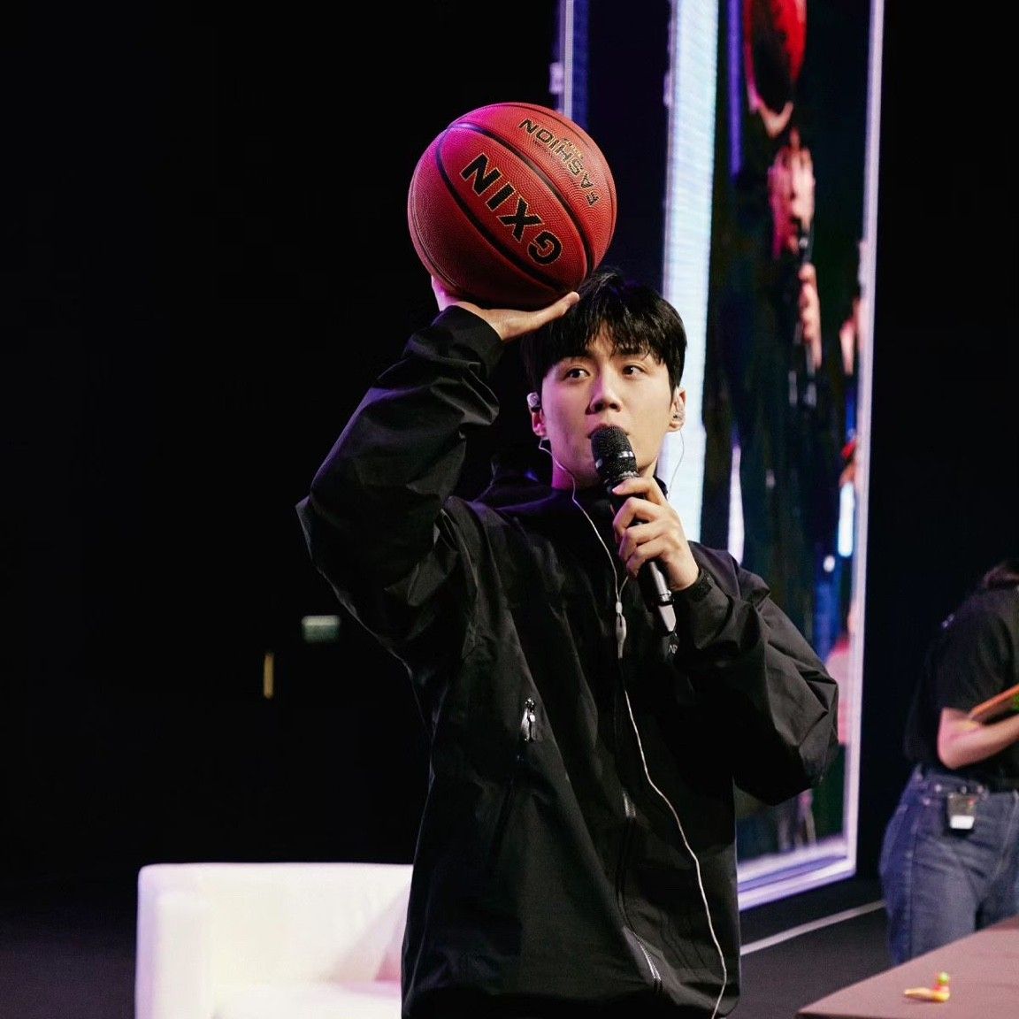 金宣虎的近期活动照