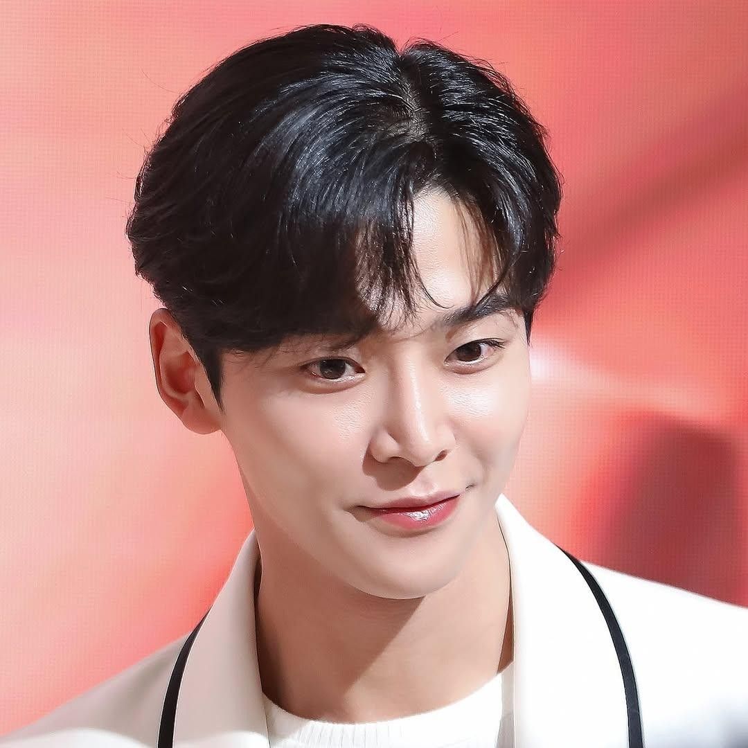 A moment captured by a fan of Rowoon