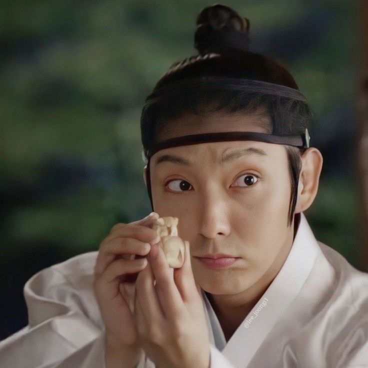 Behind-the-scenes cut of Lee Joongi