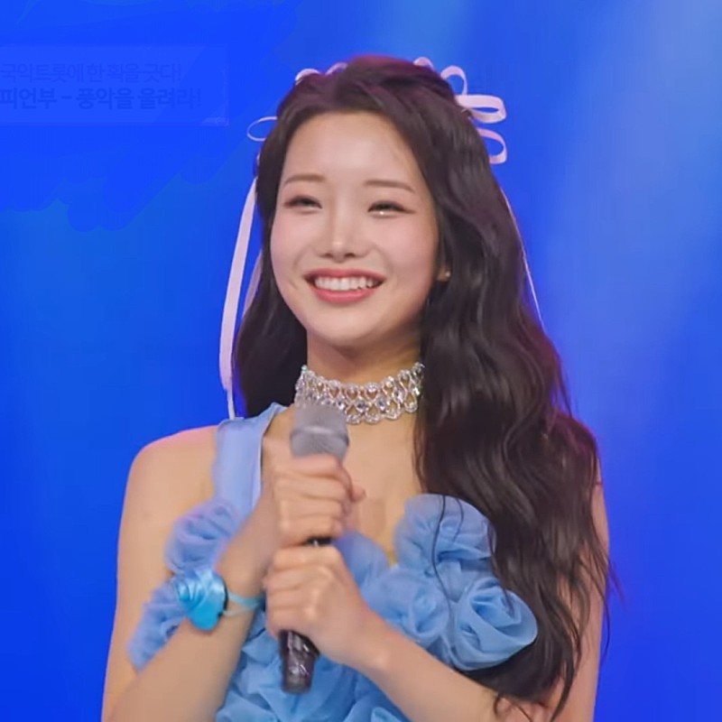 Recent activity shot of Kim Soyeon (2004)