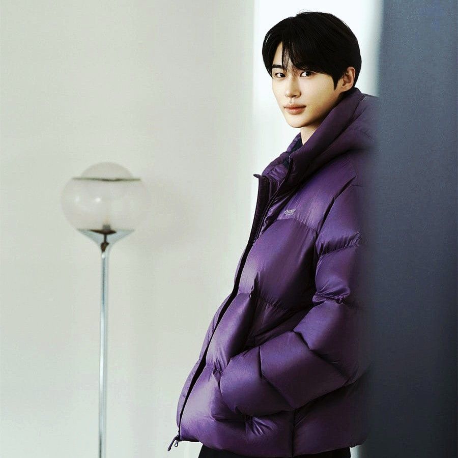 Behind-the-scenes cut of Byeon Wooseok