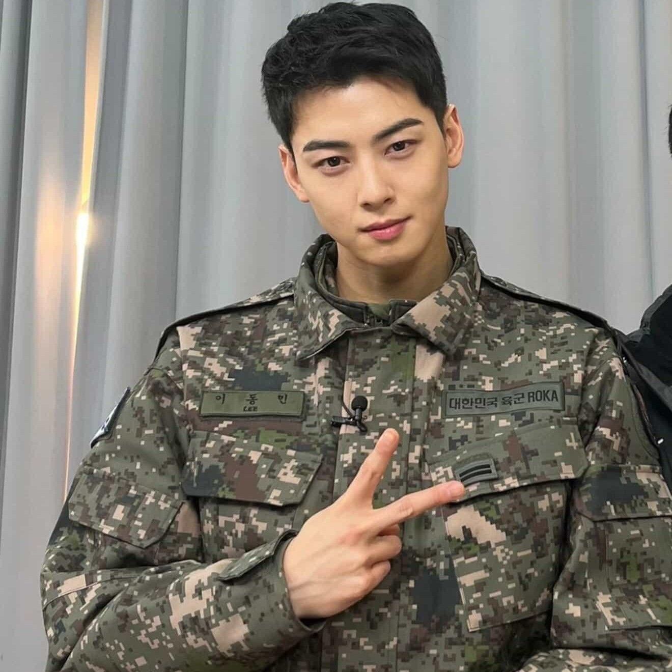 Behind-the-scenes cut of Cha Eunwoo