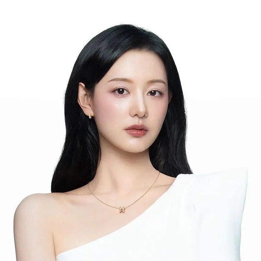 Recent activity shot of Kim Jiwon