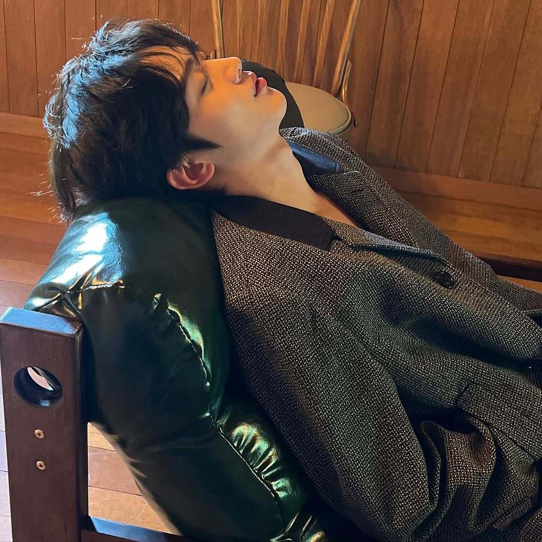 Behind-the-scenes cut of Kim Yohan