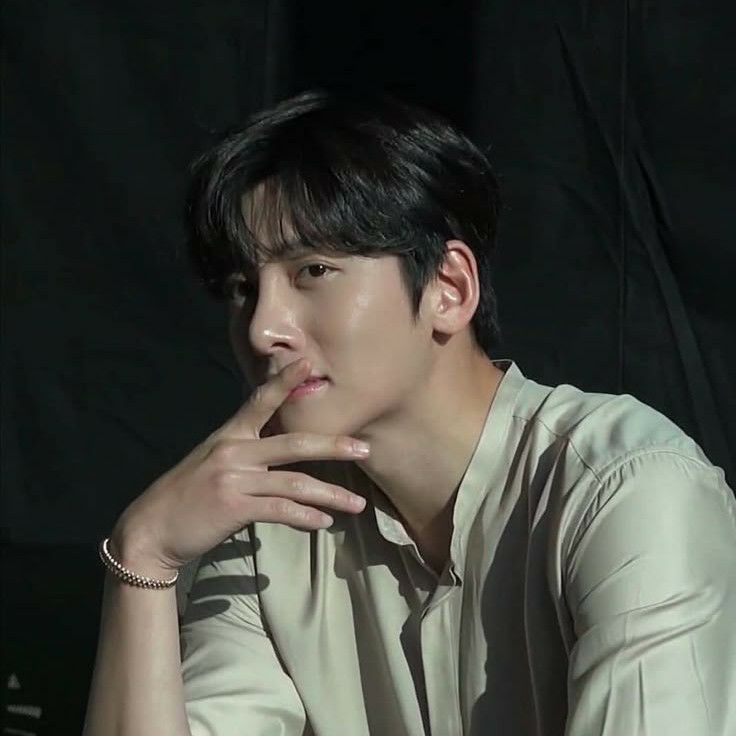 粉絲拍下的池昌旭瞬間