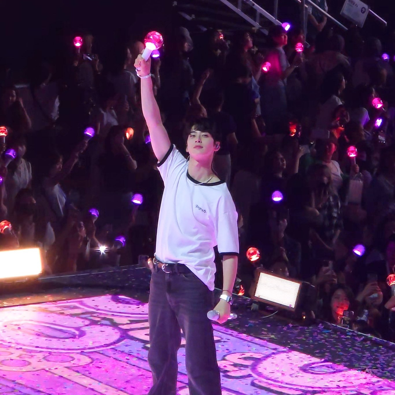 Latest photo of Cha Eunwoo