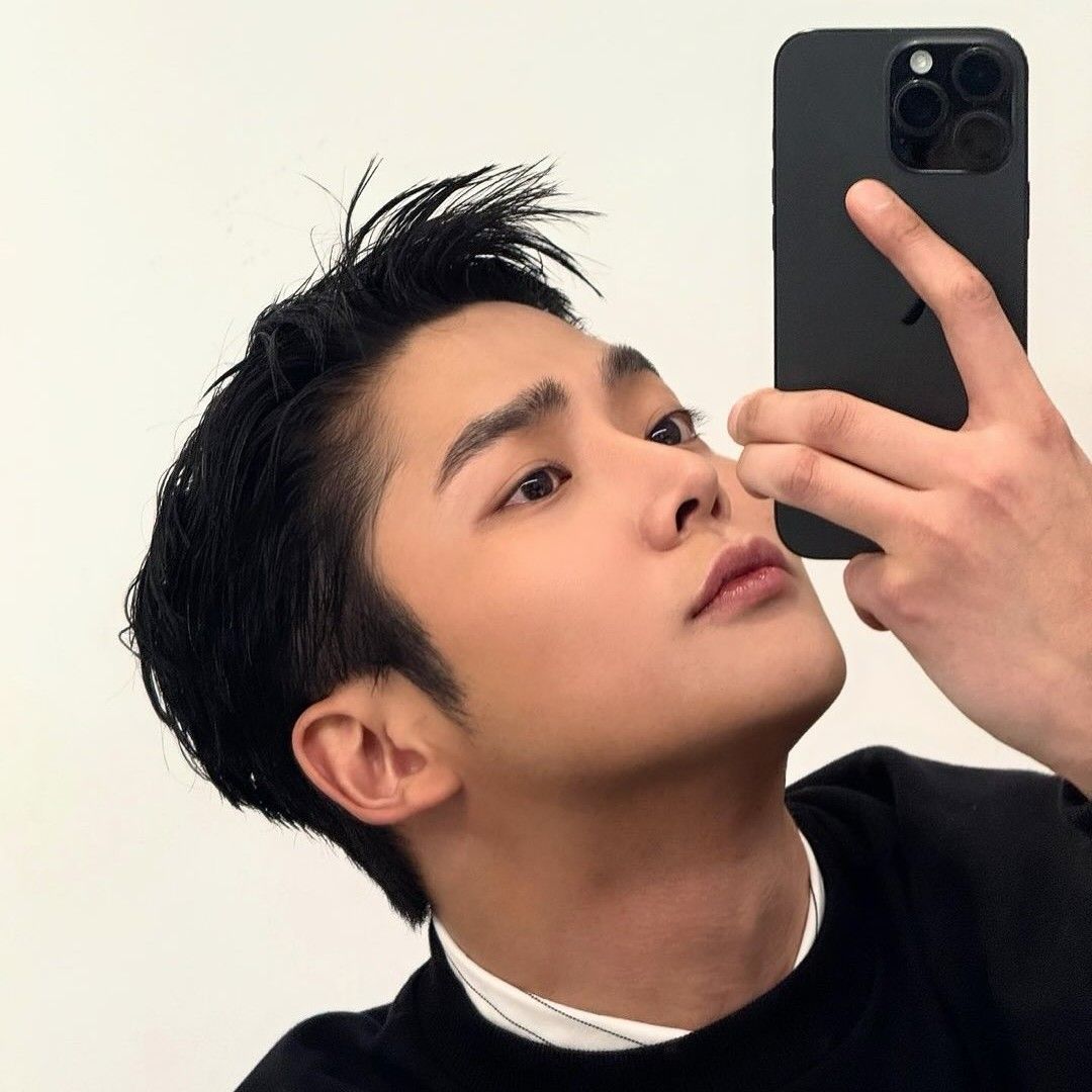 Behind-the-scenes cut of Rowoon
