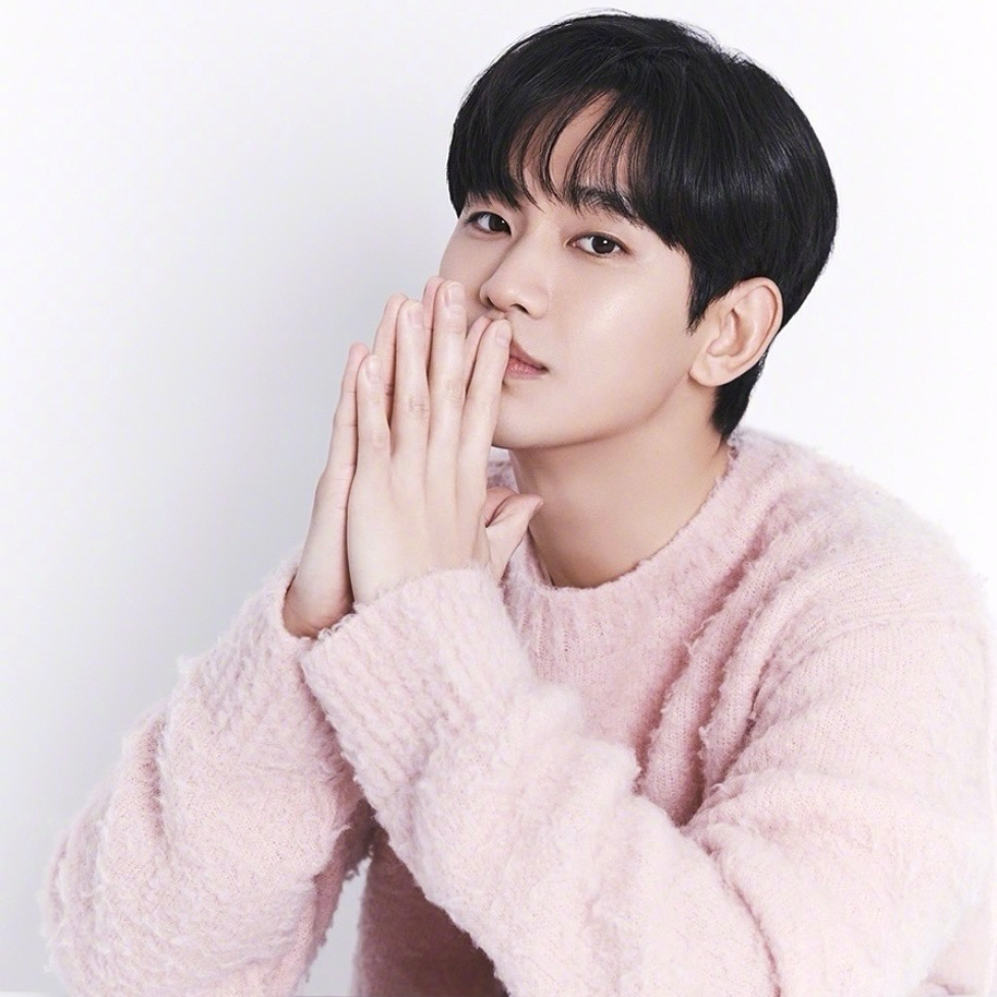 Foto kegiatan terbaru dari Kim Soohyun