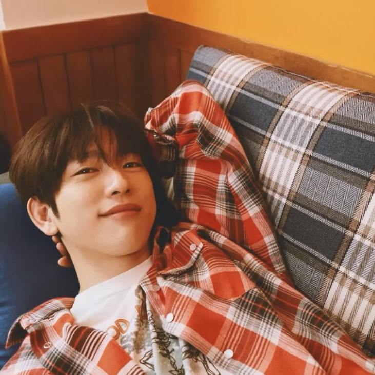 A moment captured by a fan of Park Jinyoung