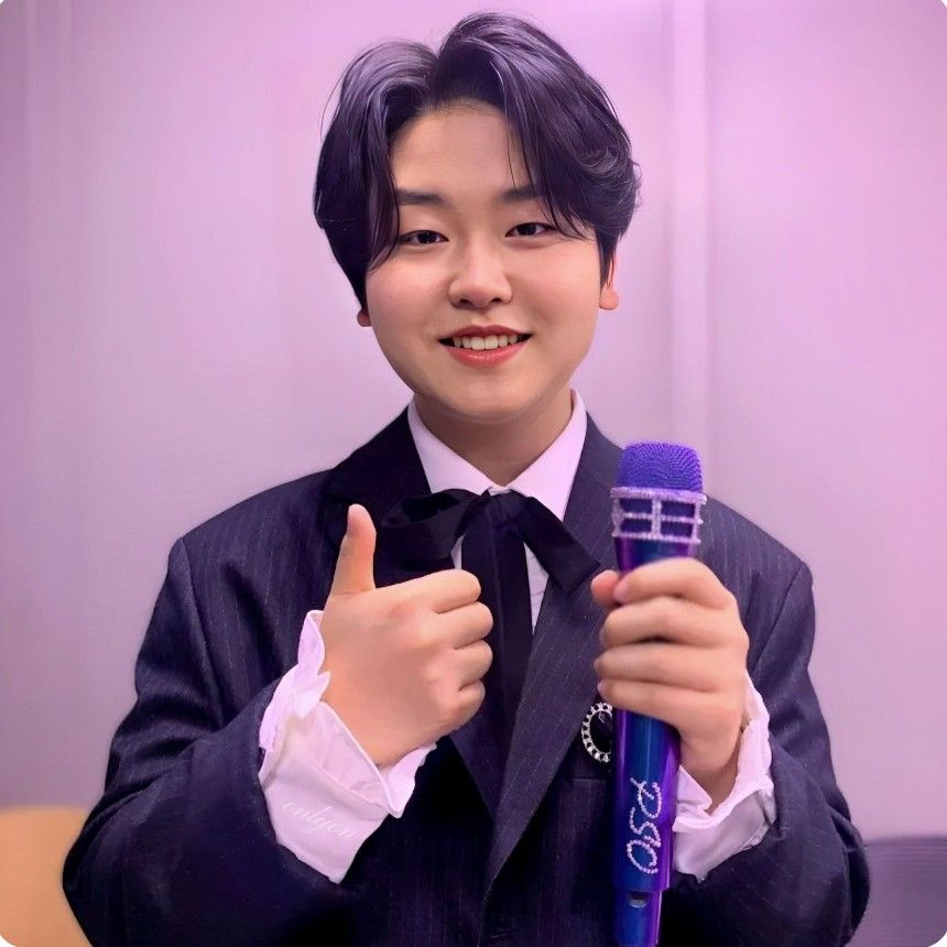 A moment captured by a fan of Park Sungon