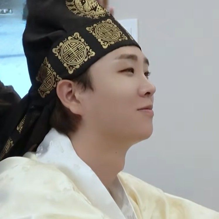 Song Minjun的最新照片