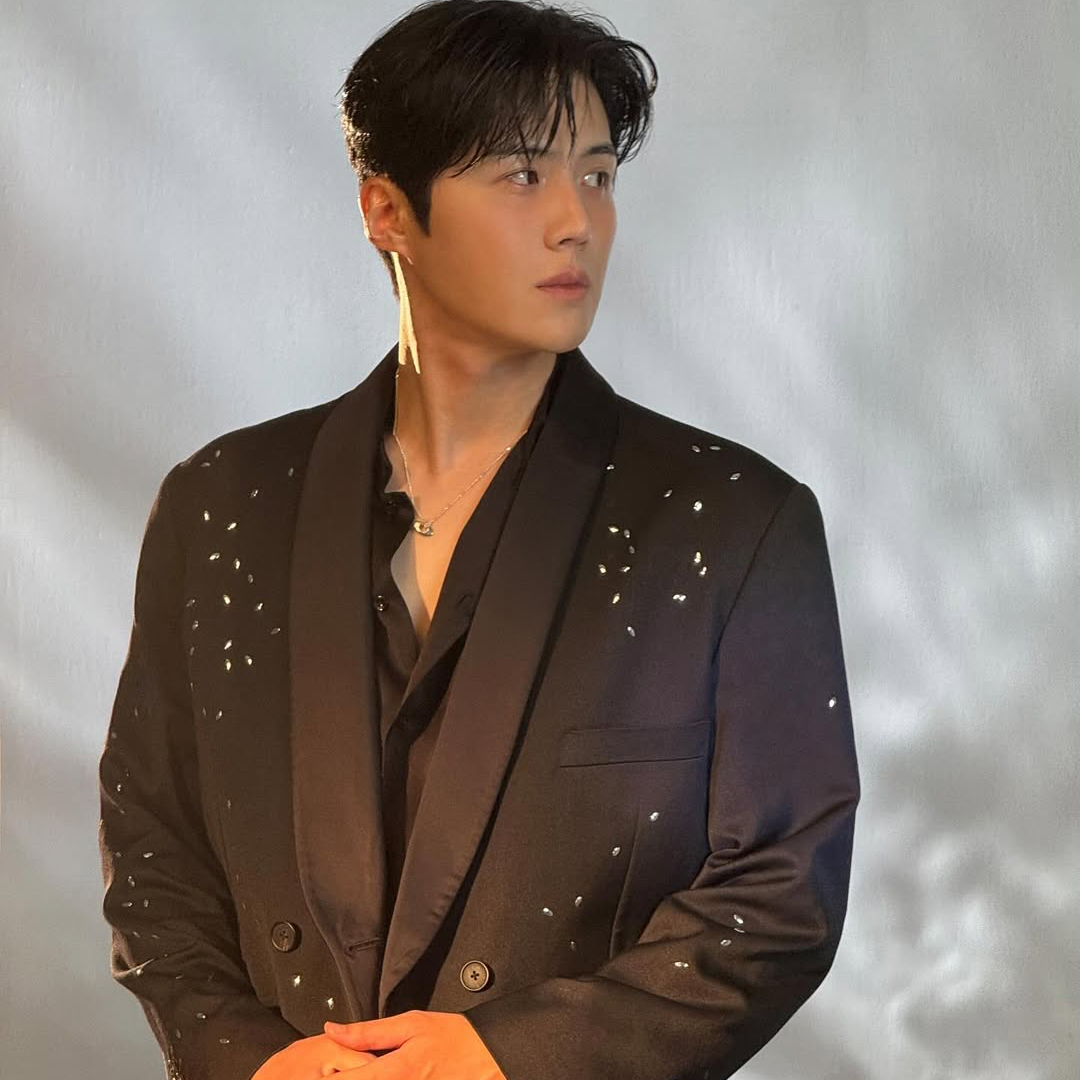 Behind-the-scenes cut of Kim Seonho