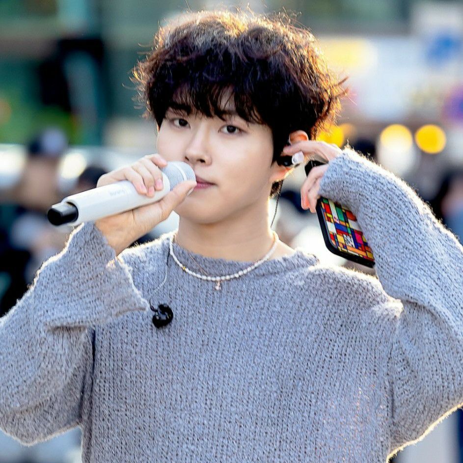 Recent activity shot of Lee Byeongchan