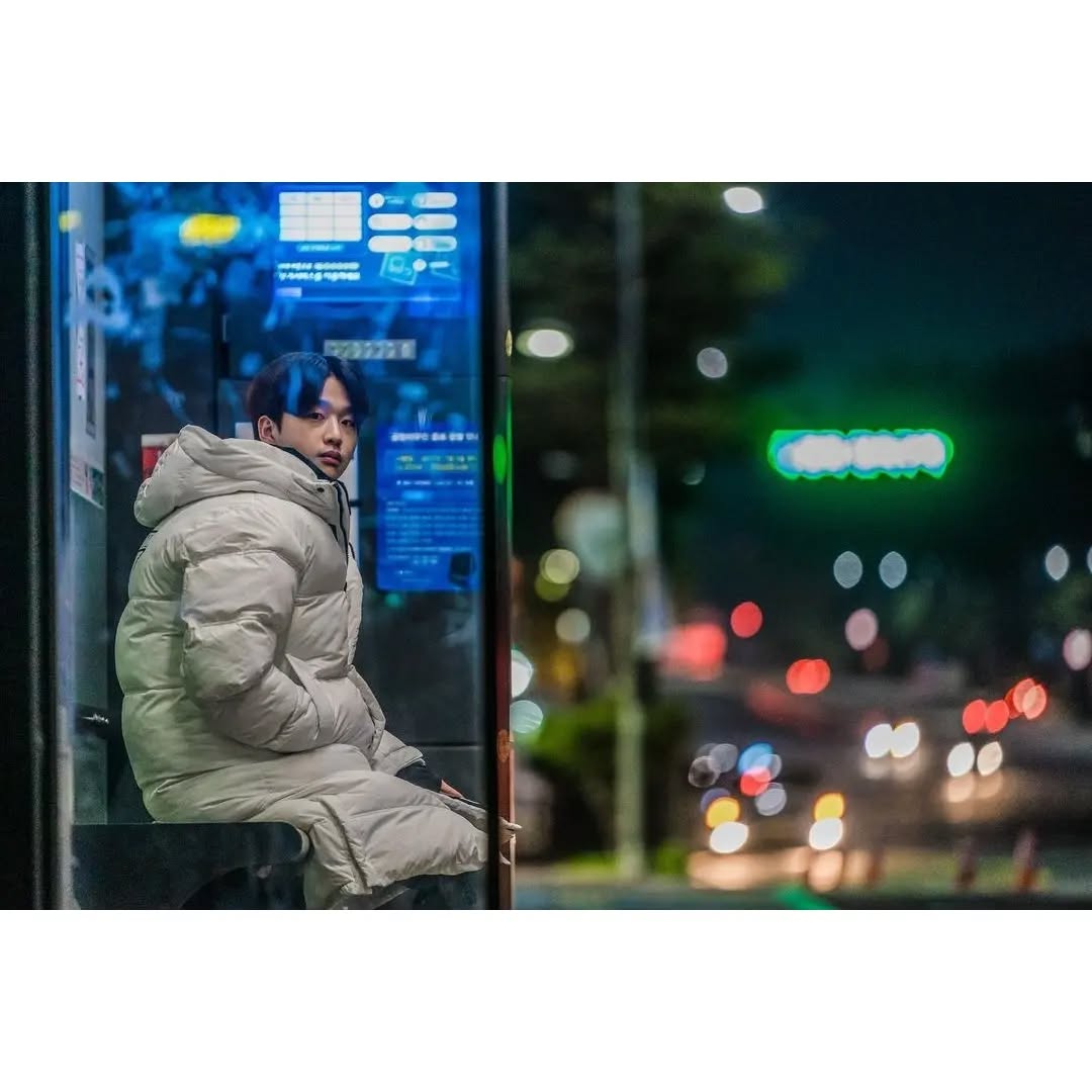 A moment captured by a fan of Kim Yoonwoo