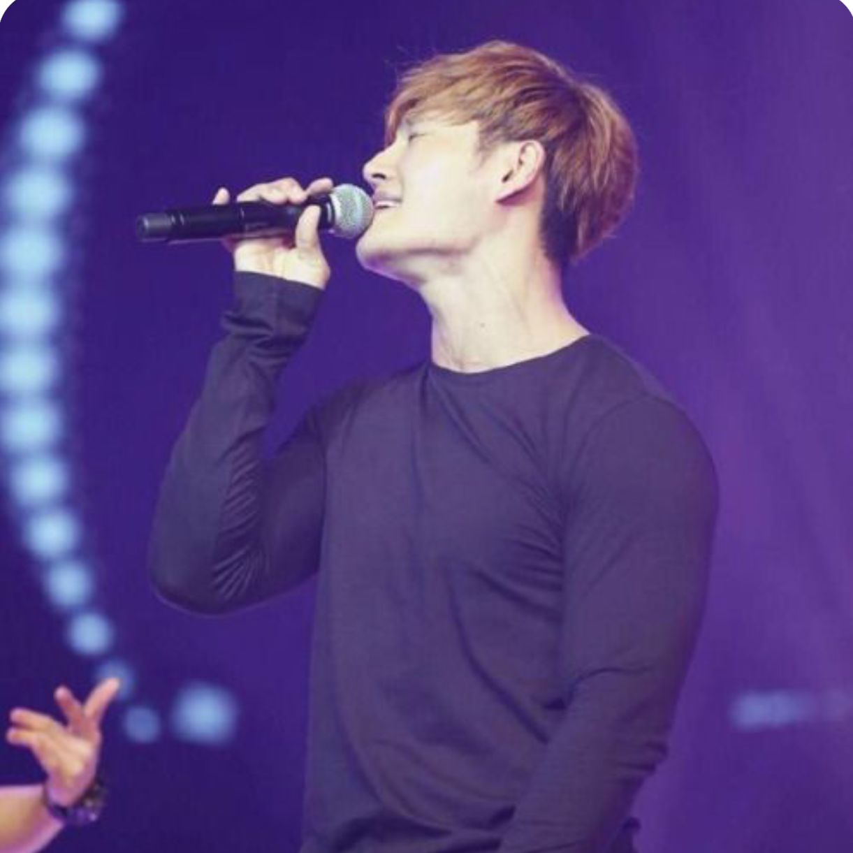 キム・ジョングクの最近の活動ショット