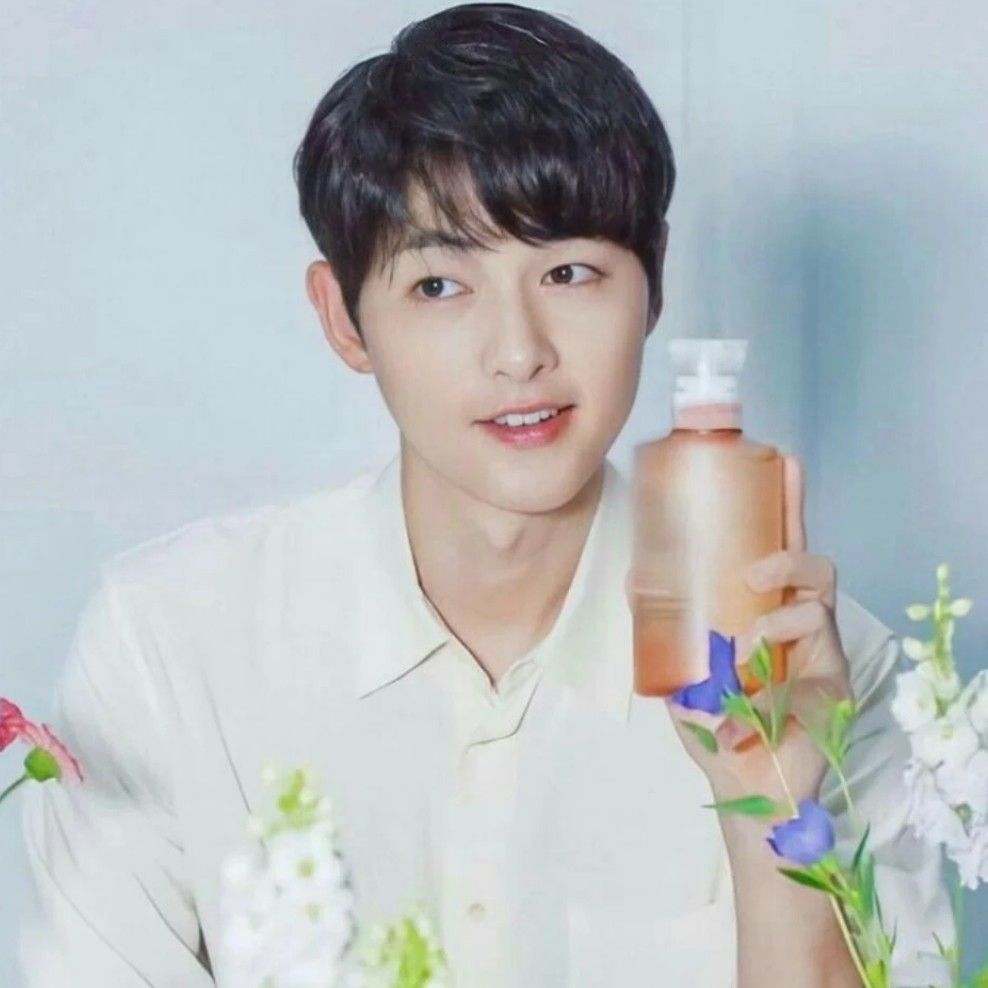 A moment captured by a fan of Song Joongki
