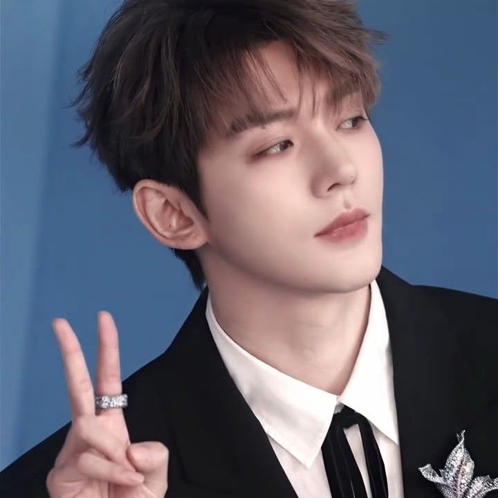 Foto terbaru dari Deng Wei