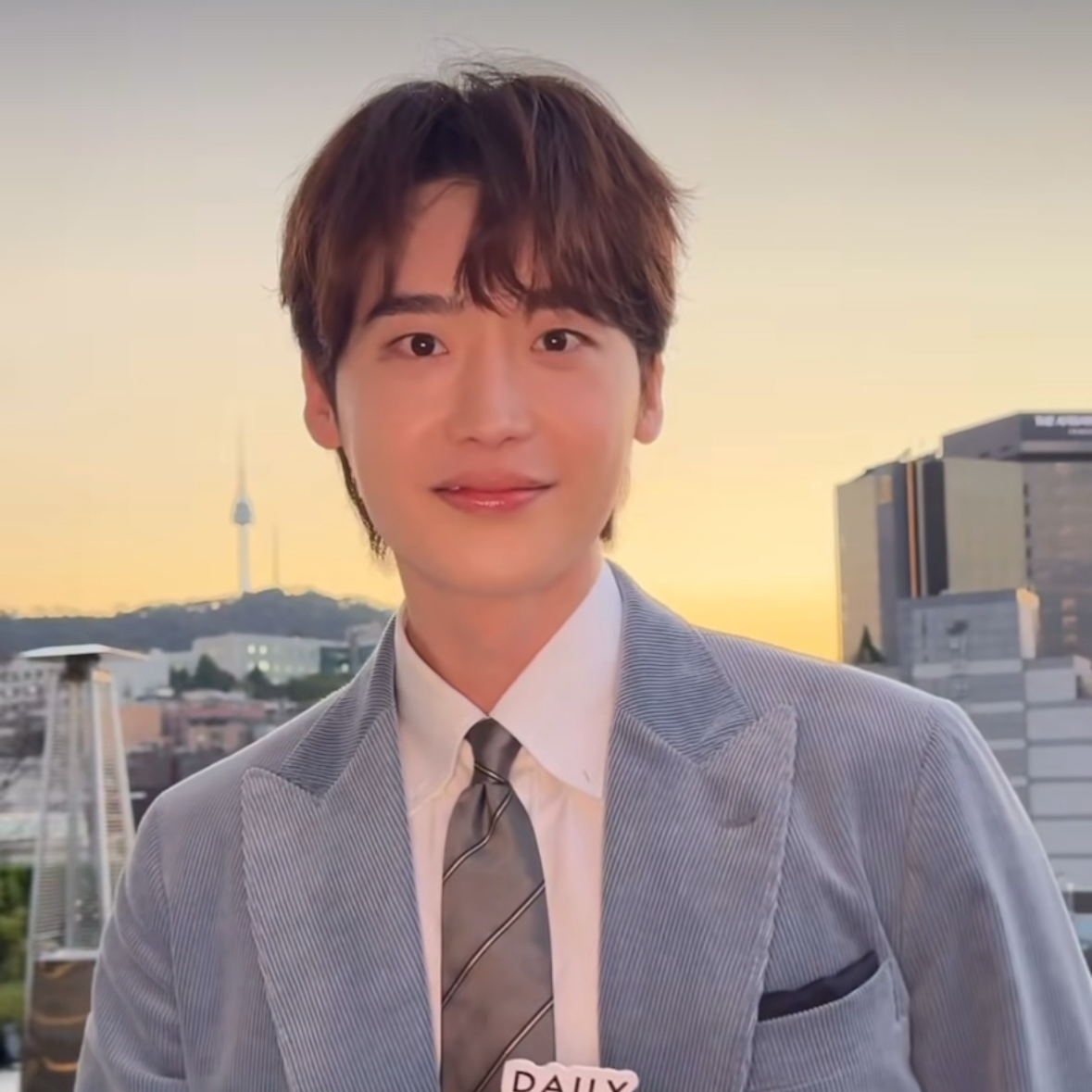 A moment captured by a fan of Lee Jongsuk