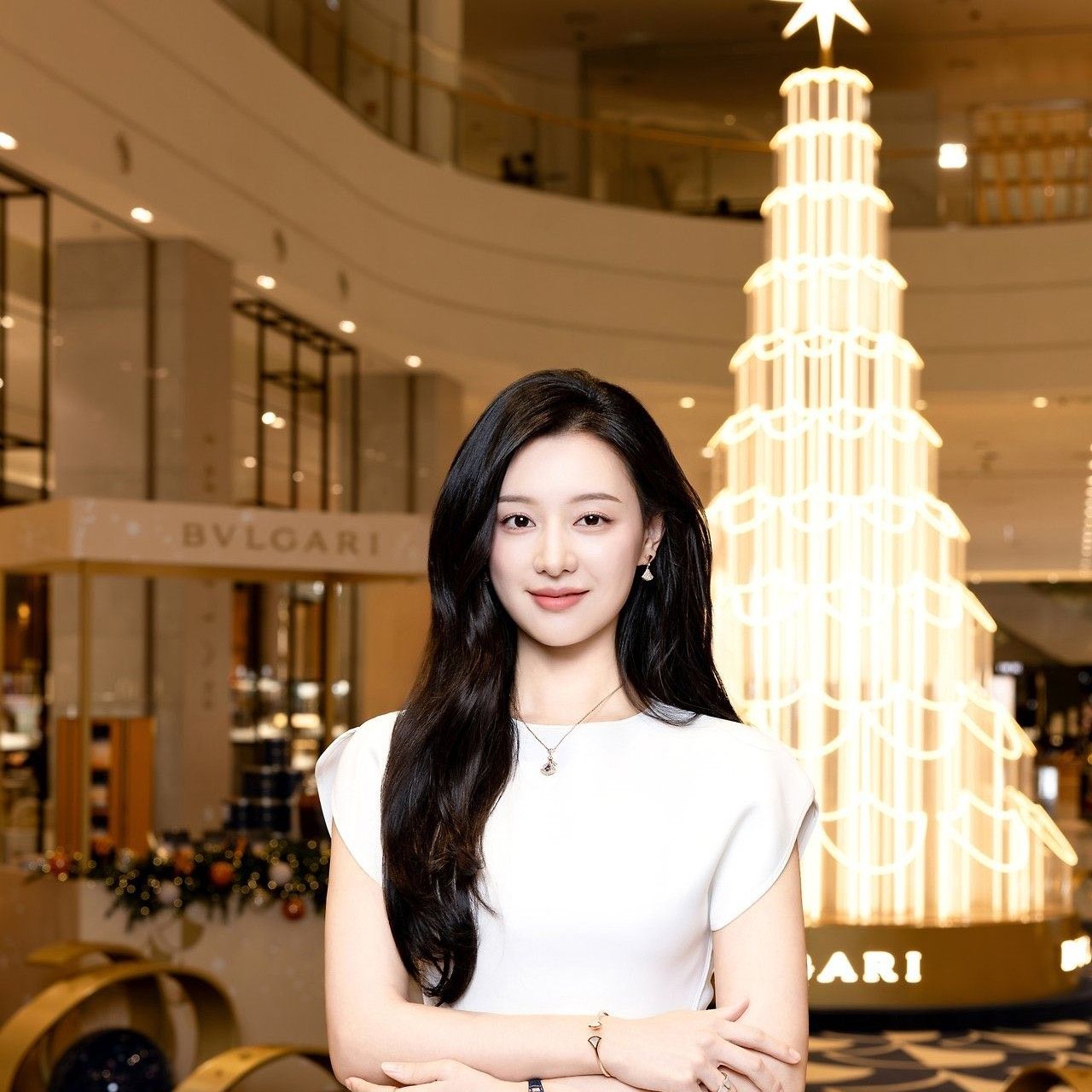 Behind-the-scenes cut of Kim Jiwon