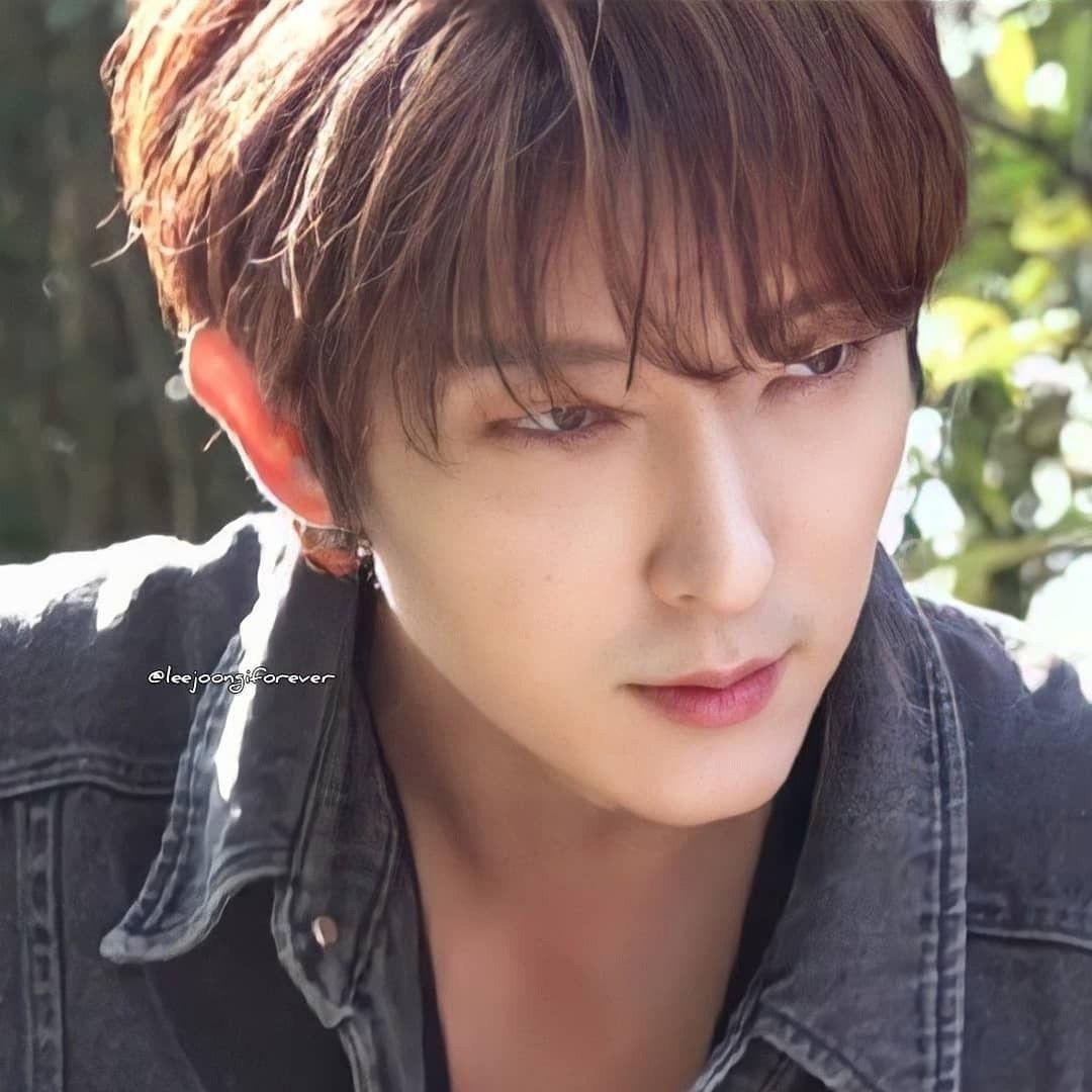 Recent activity shot of Lee Joongi