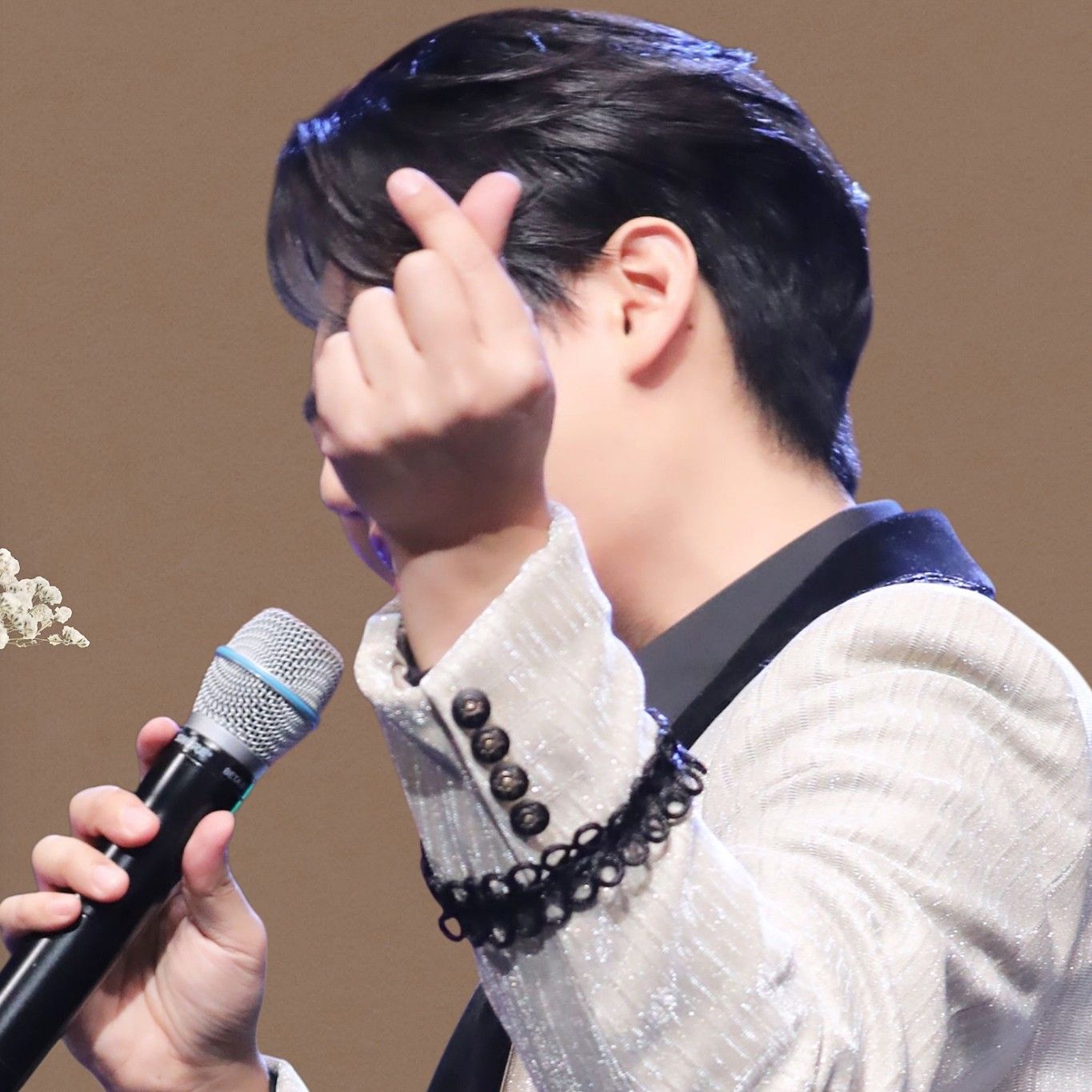 Behind-the-scenes cut of Min Soohyun