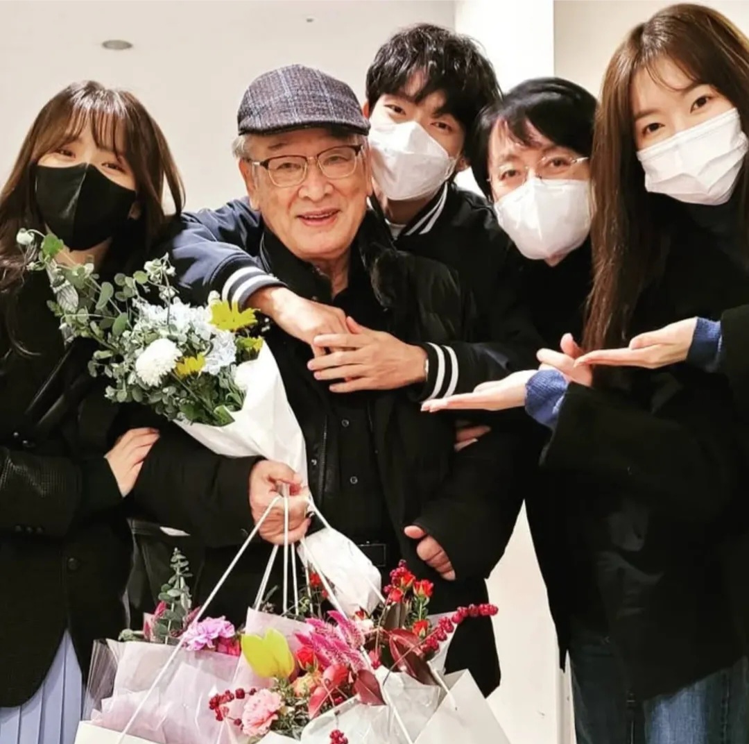 Behind-the-scenes cut of Lee Joongi