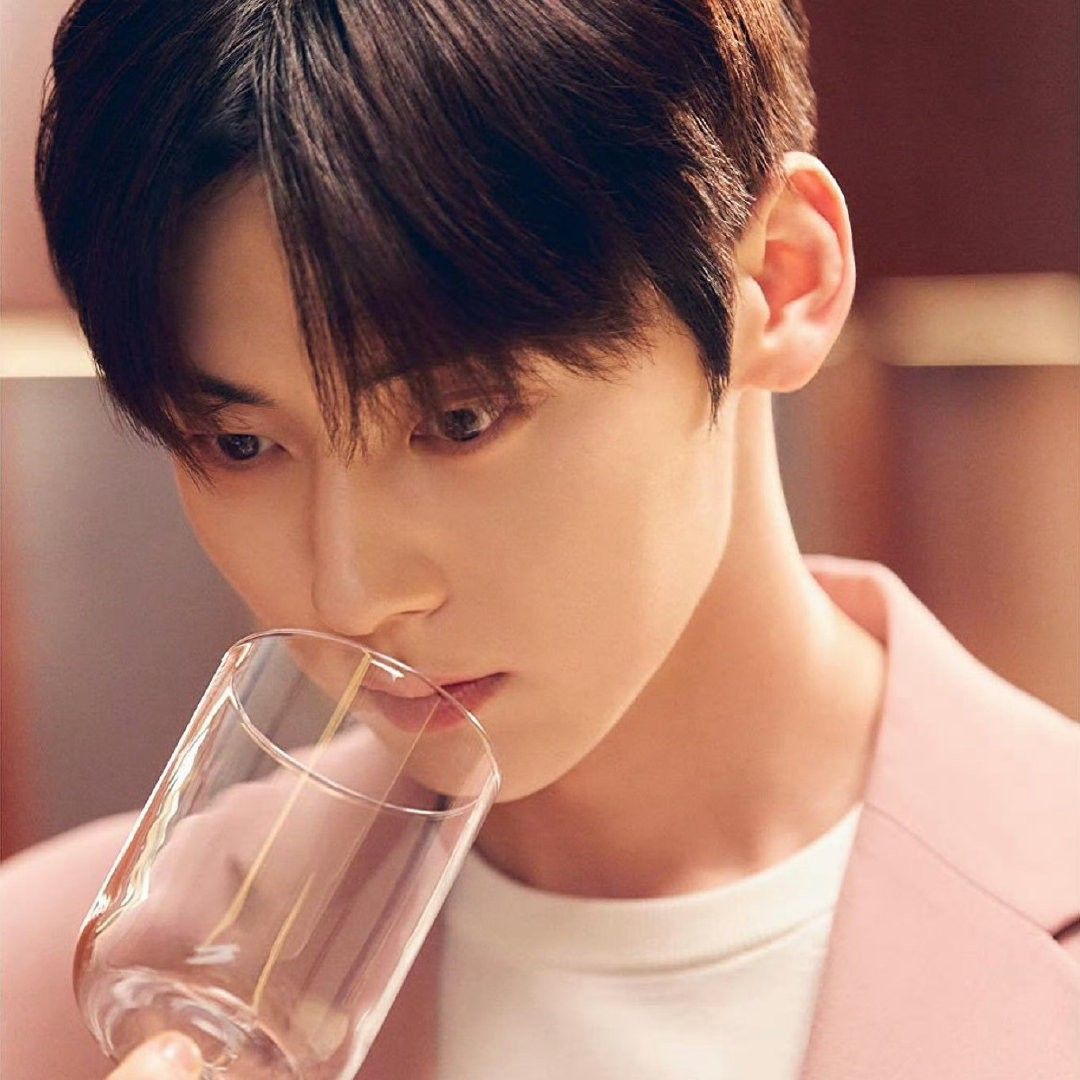 Latest photo of Hwang Minhyun