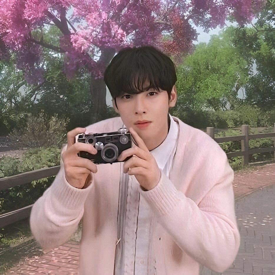 Recent activity shot of Cha Eunwoo