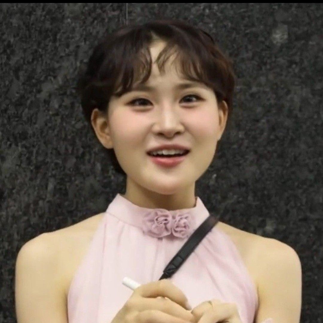 Behind-the-scenes cut of Kim Dahyun
