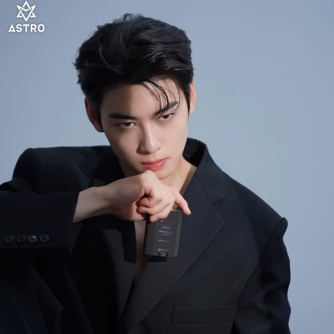 Latest photo of Cha Eunwoo
