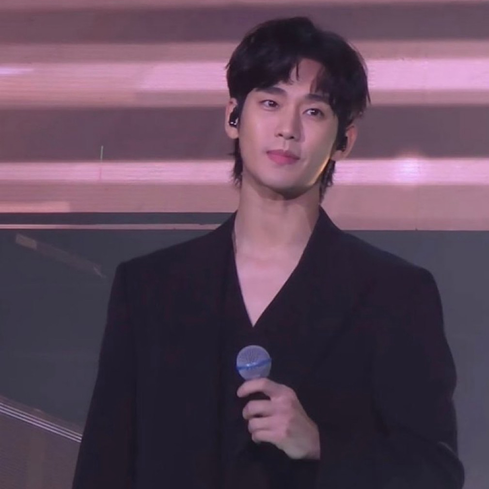 김수현 최근 활동샷