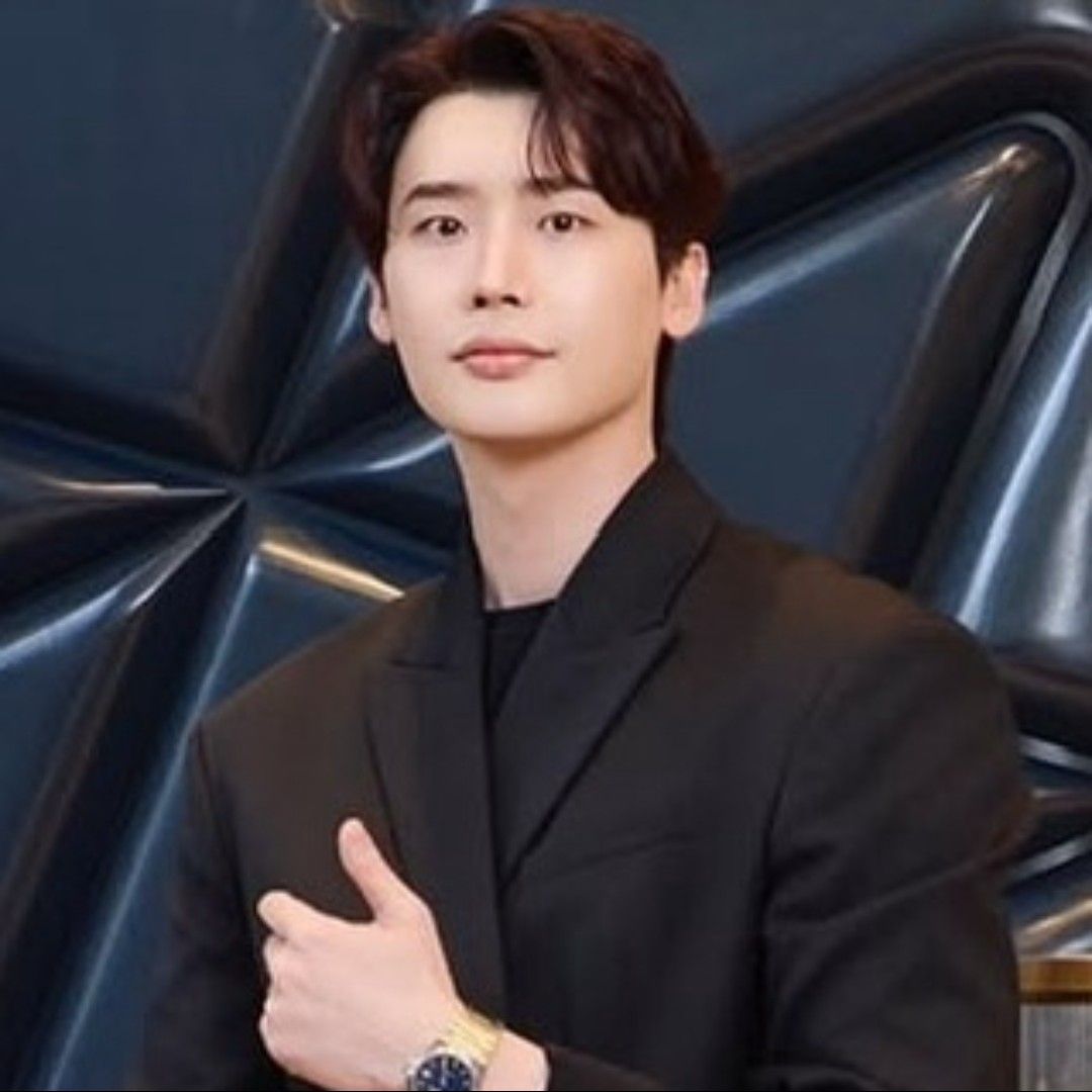 A moment captured by a fan of Lee Jongsuk