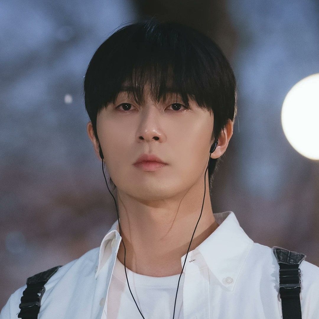 Recent activity shot of Park Seojoon