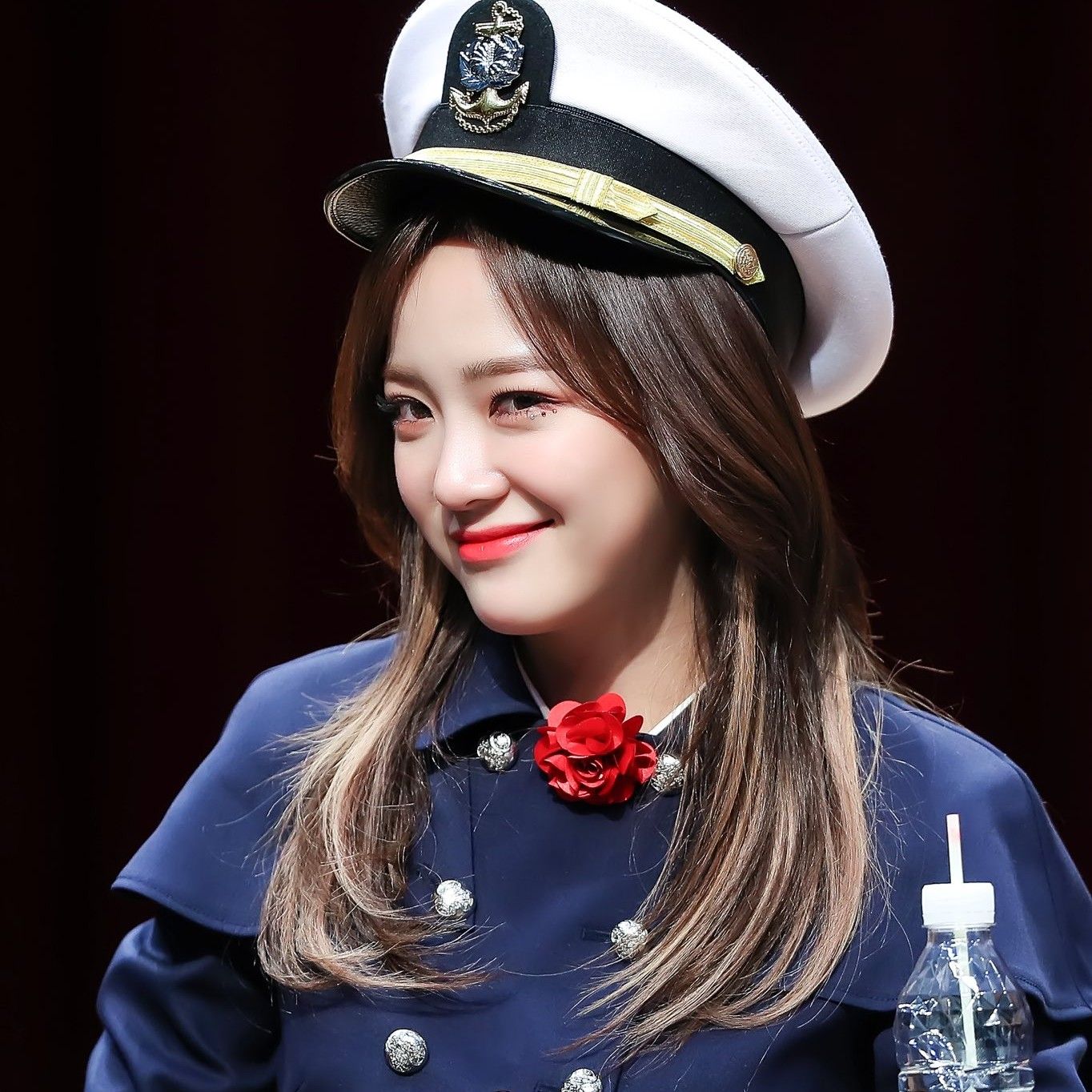 Behind-the-scenes cut of Kim Sejeong