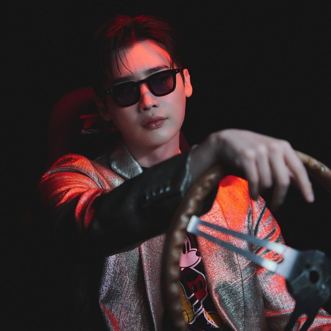 Behind-the-scenes cut of Lee Jongsuk