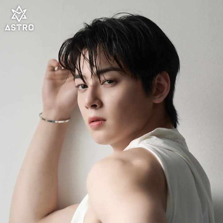 Latest photo of Cha Eunwoo