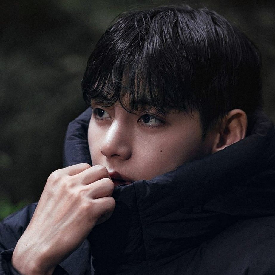 Recent activity shot of Kim Taehyung (V)