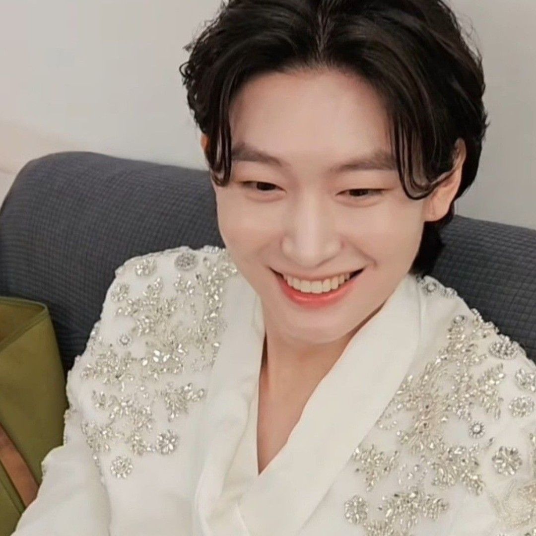 Behind-the-scenes cut of Kim Yongbin