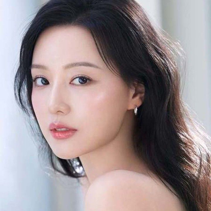 Behind-the-scenes cut of Kim Jiwon