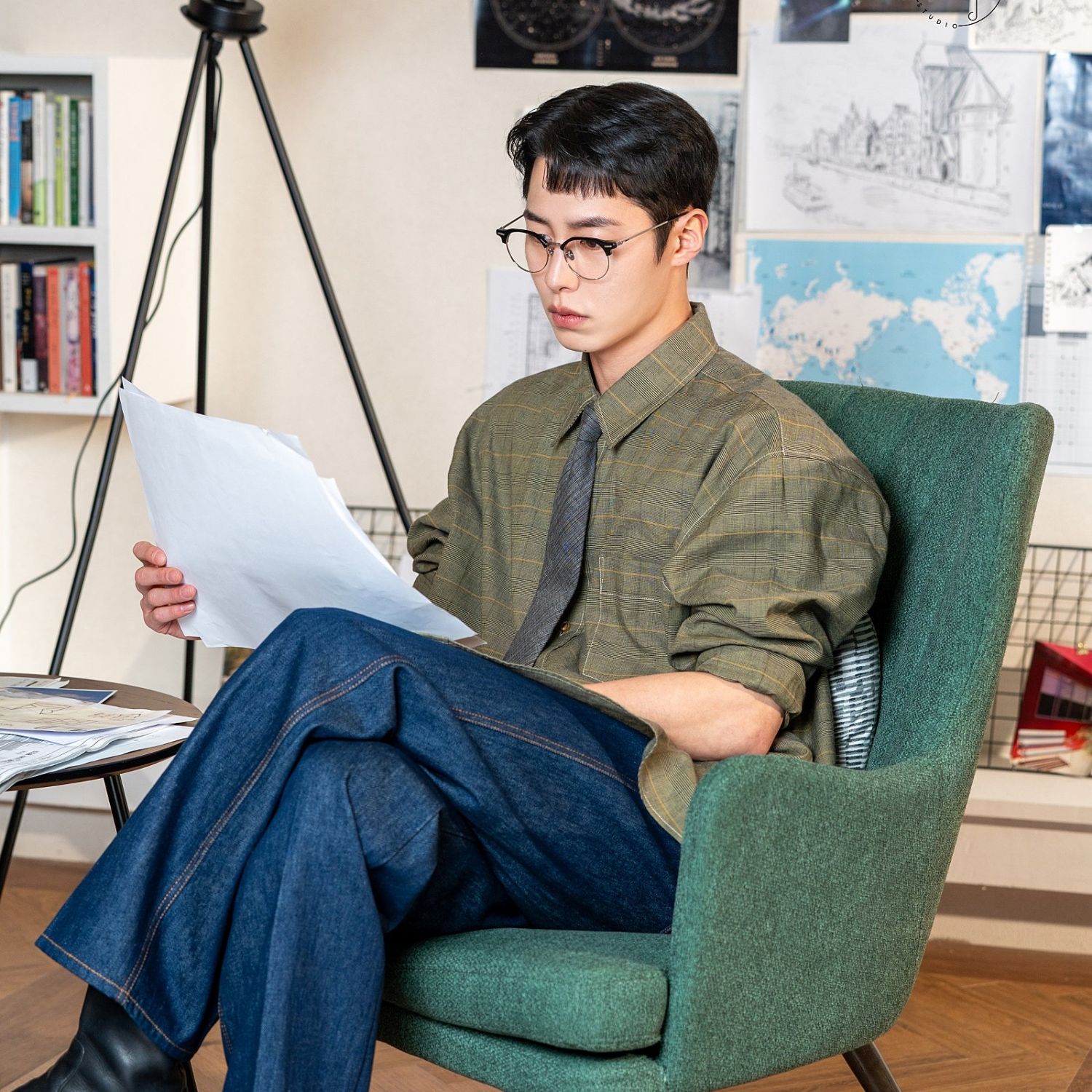 Behind-the-scenes cut of Lee Jaewook