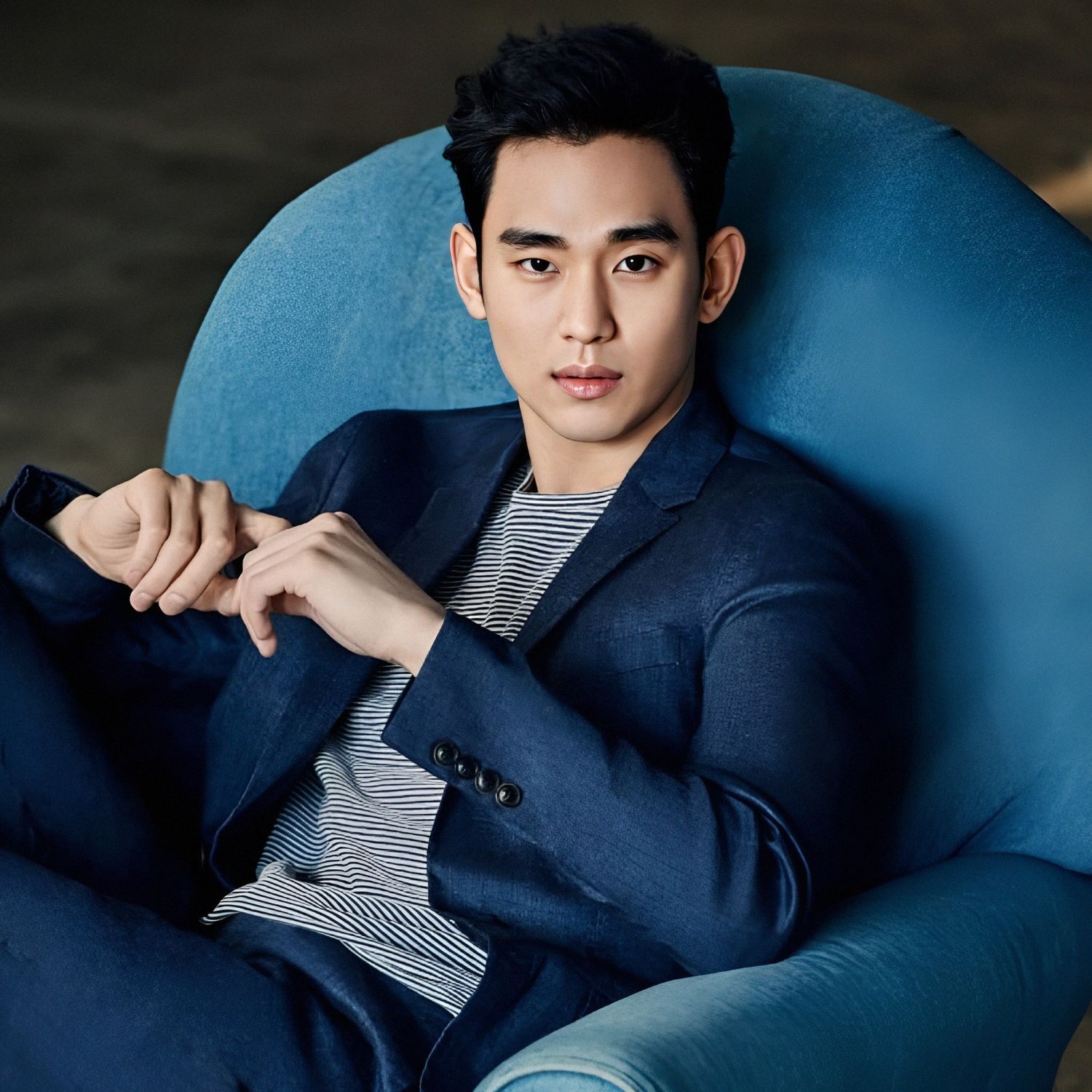 粉丝拍下的金秀贤瞬间