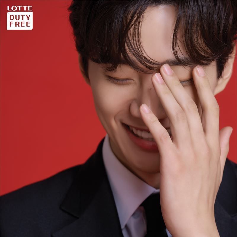 Behind-the-scenes cut of Lee Junho
