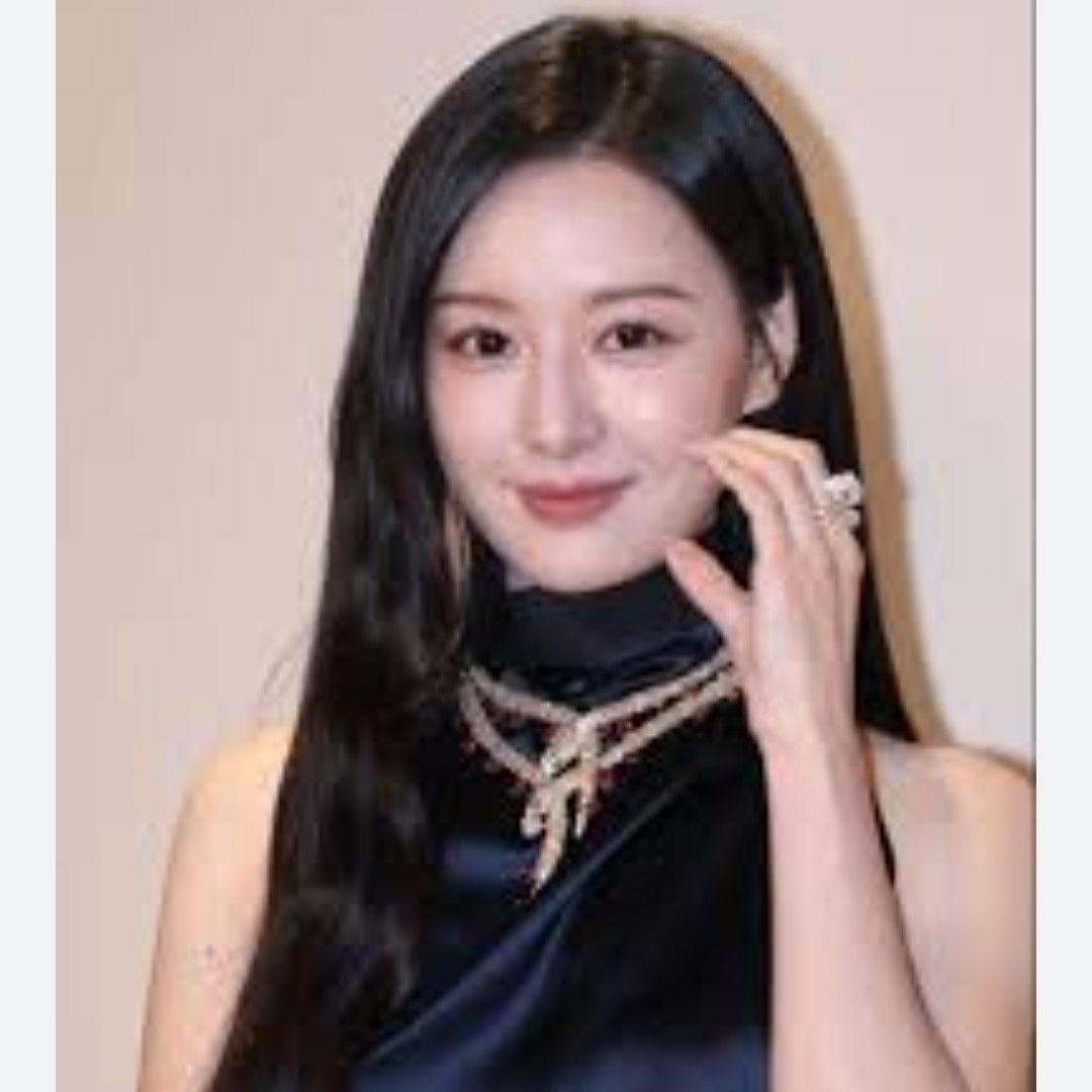 Behind-the-scenes cut of Kim Jiwon