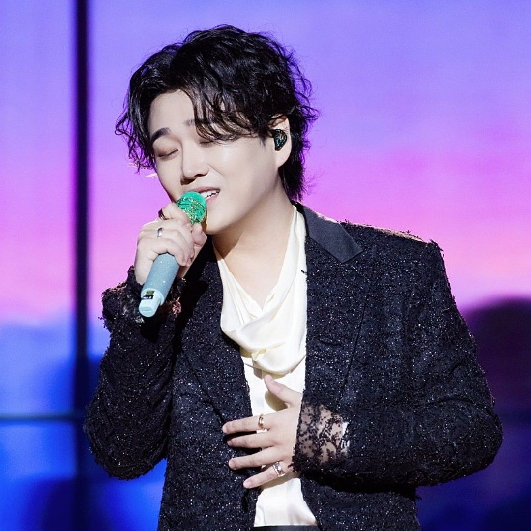 A moment captured by a fan of Hwanhee