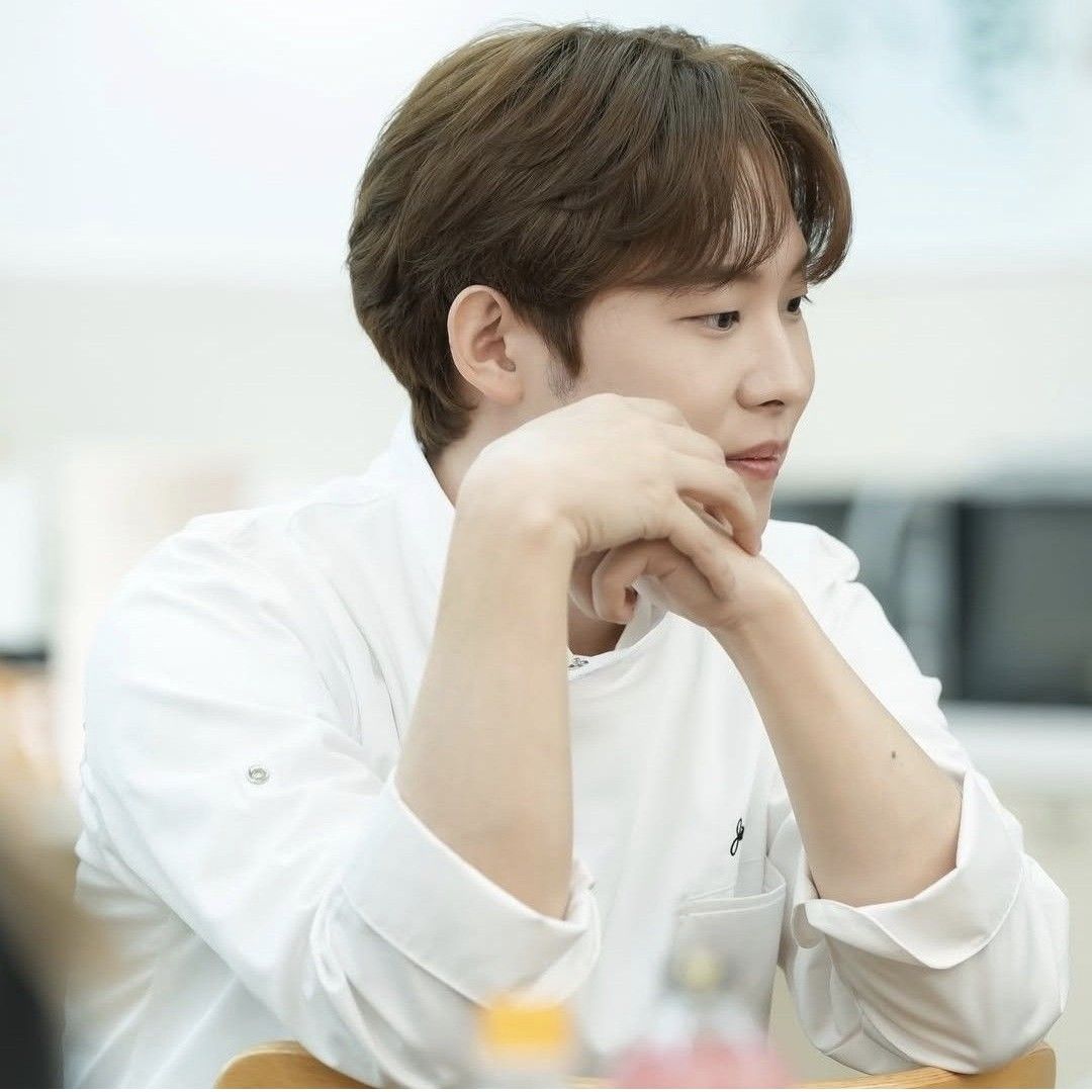 Behind-the-scenes cut of Jinuk