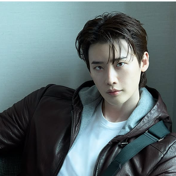 Behind-the-scenes cut of Lee Jongsuk