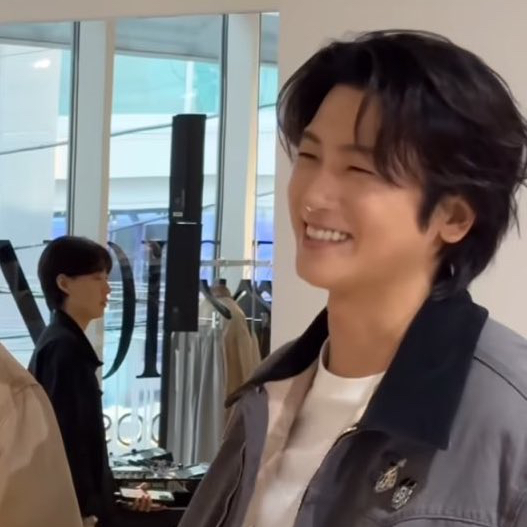 Latest photo of Park Hyungsik