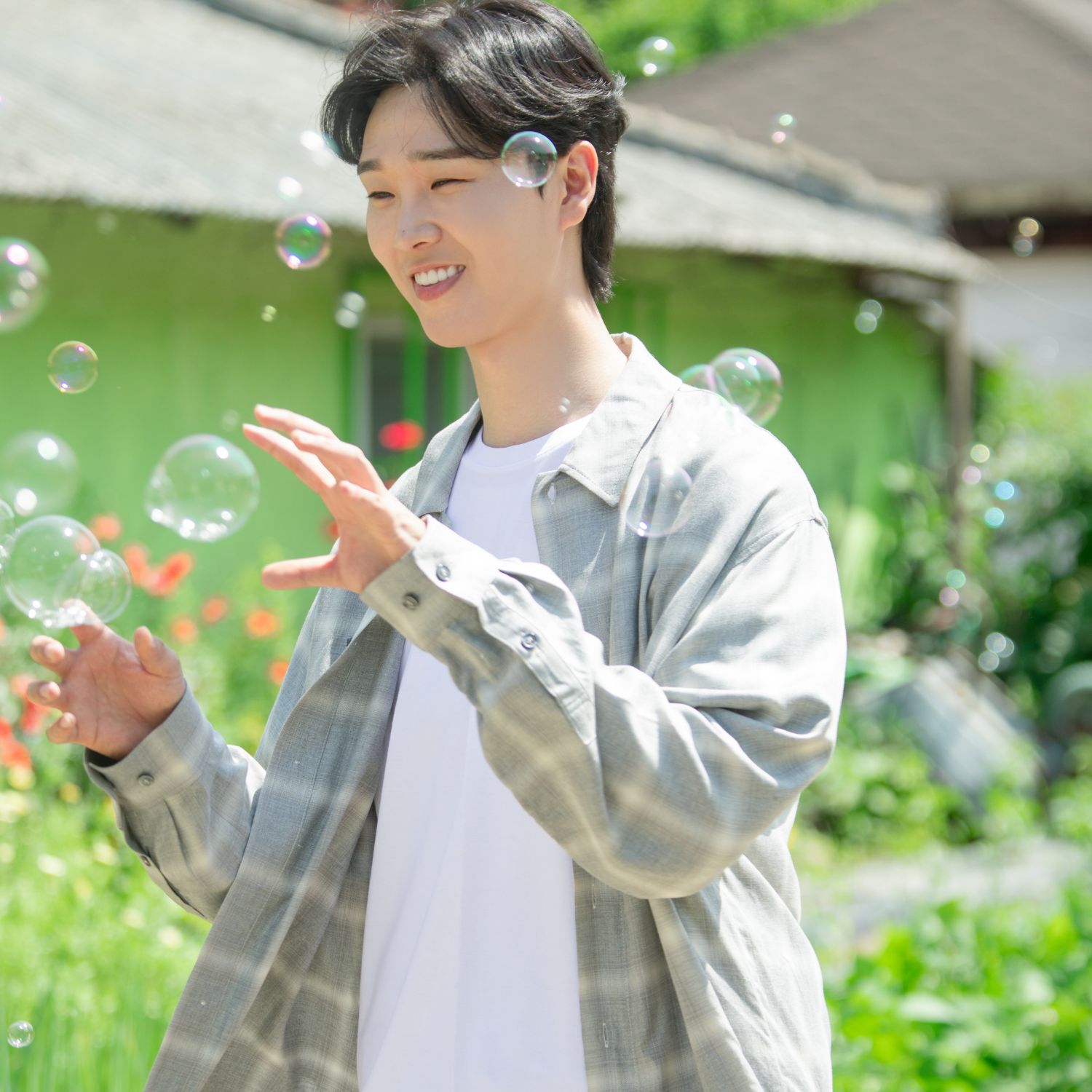 Behind-the-scenes cut of Song Minjun