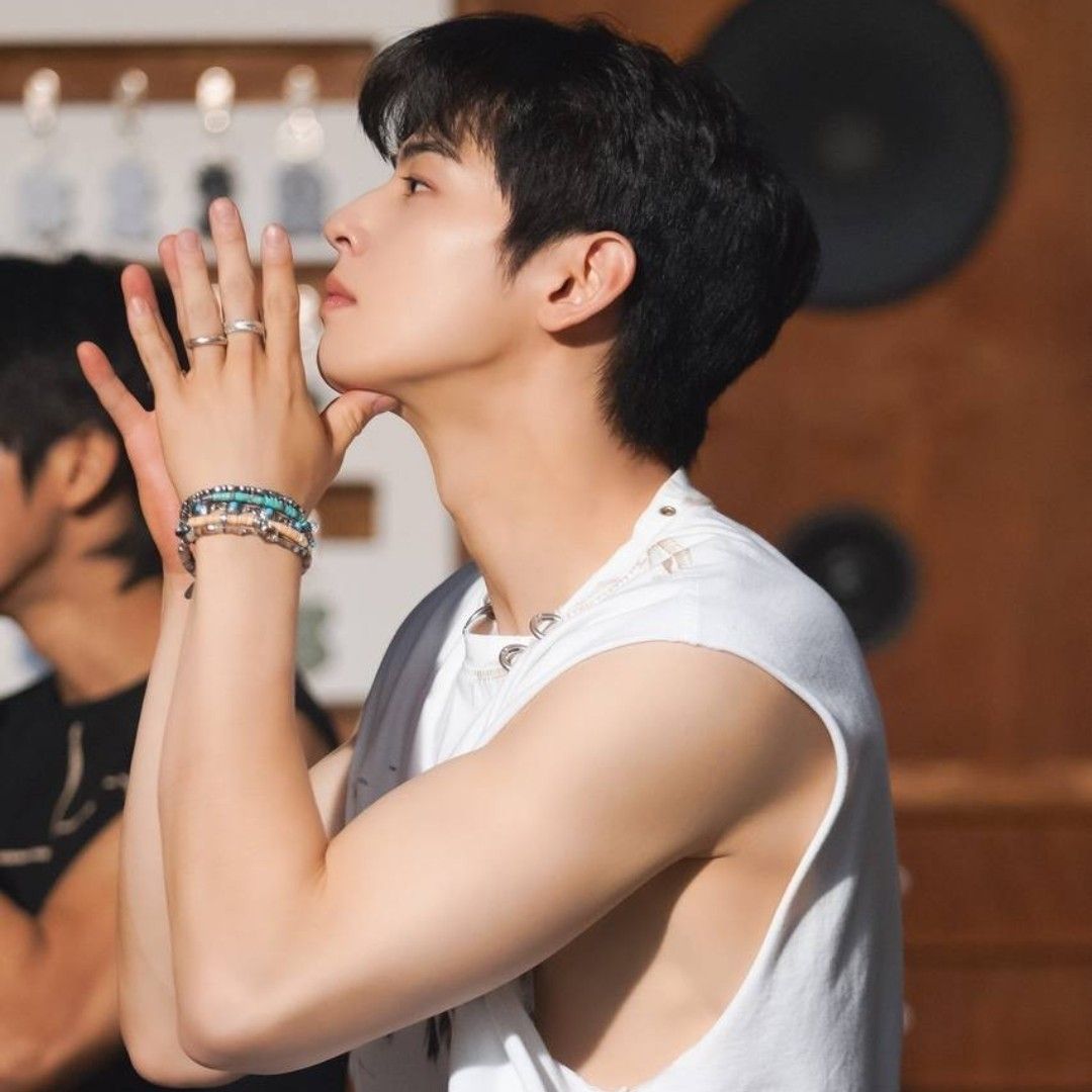 Foto terbaru dari Cha Eunwoo