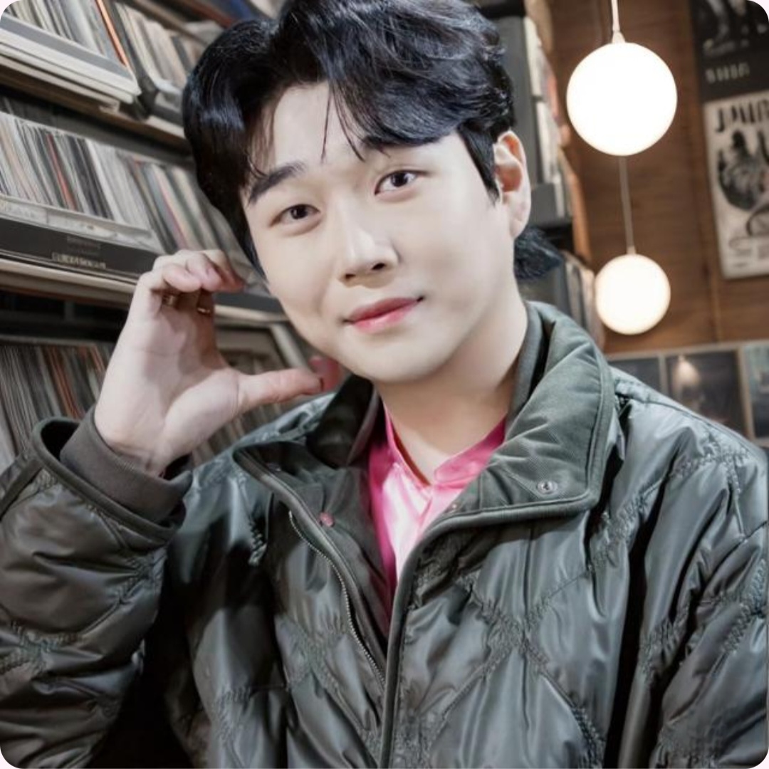 Latest photo of Hwang Youngwoong